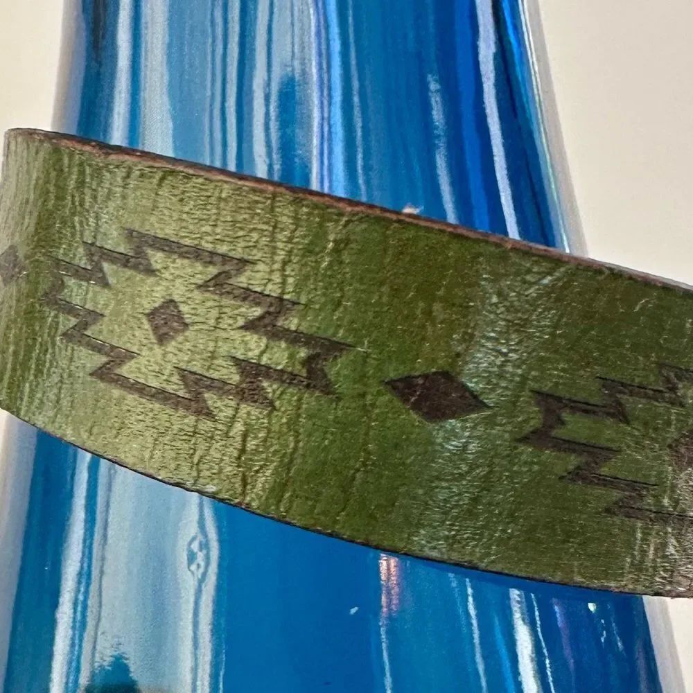 Leather bracelet w/ Aztec design - Picture 3 of 4